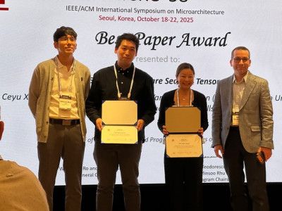 Entropy Xu and Lisa Wills accept their awards accompanied by MICRO conference chairs